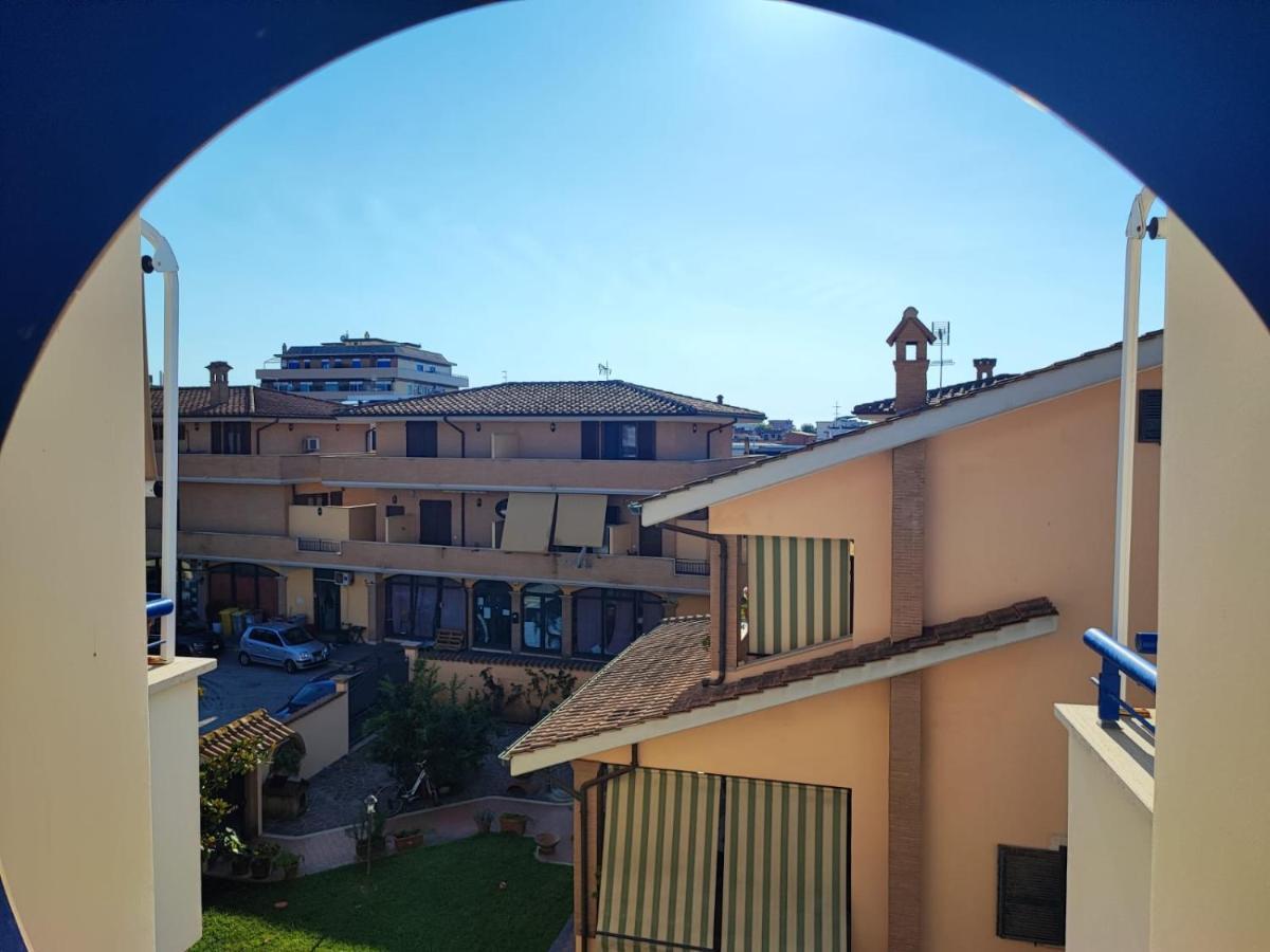 Red Lux Apartment Fiumicino Eksteriør bilde
