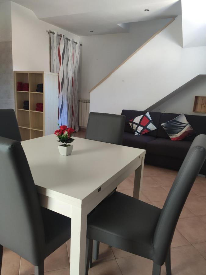 Red Lux Apartment Fiumicino Eksteriør bilde