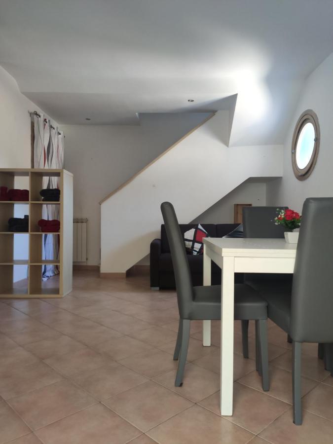 Red Lux Apartment Fiumicino Eksteriør bilde