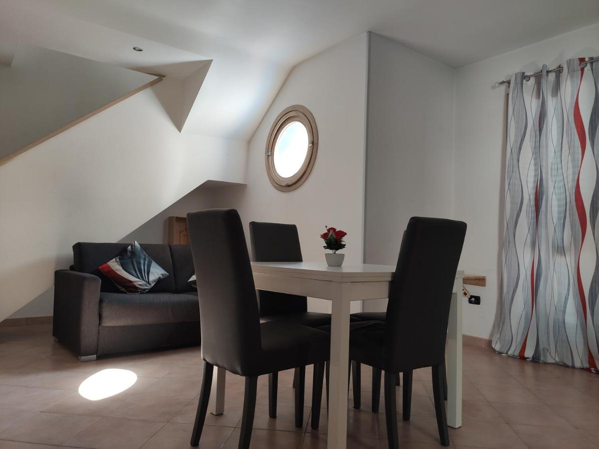 Red Lux Apartment Fiumicino Eksteriør bilde